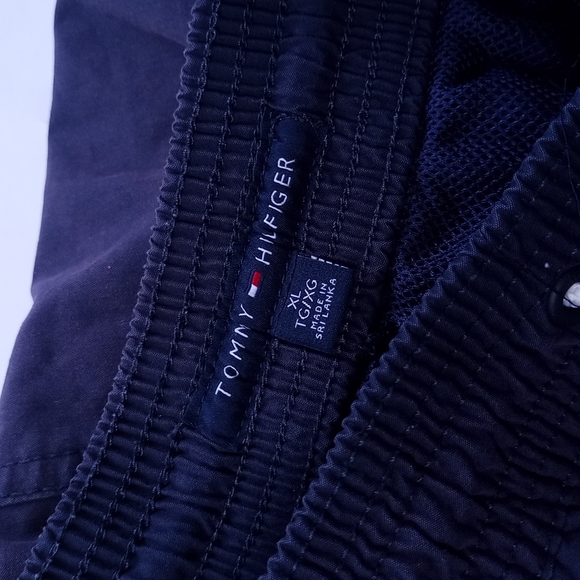 Tommy Hilfiger Whale Embroidered Pattern Short With Liner And Pockets - Picture 2 of 8